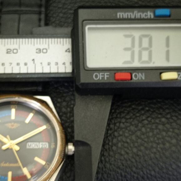 Vintage 1986 Citizen Automatic Mens Silver Watch W/daydate & Red accents - Picture 7 of 9